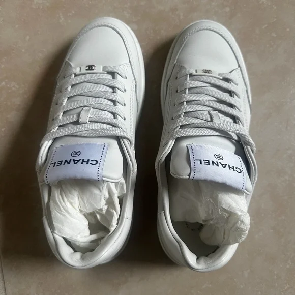 CHANEL White Leather sneakers - 8.5 - Picture 2 of 8